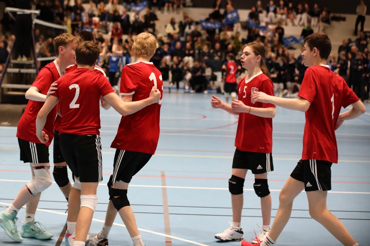 Hinna-spillere jubler på banen